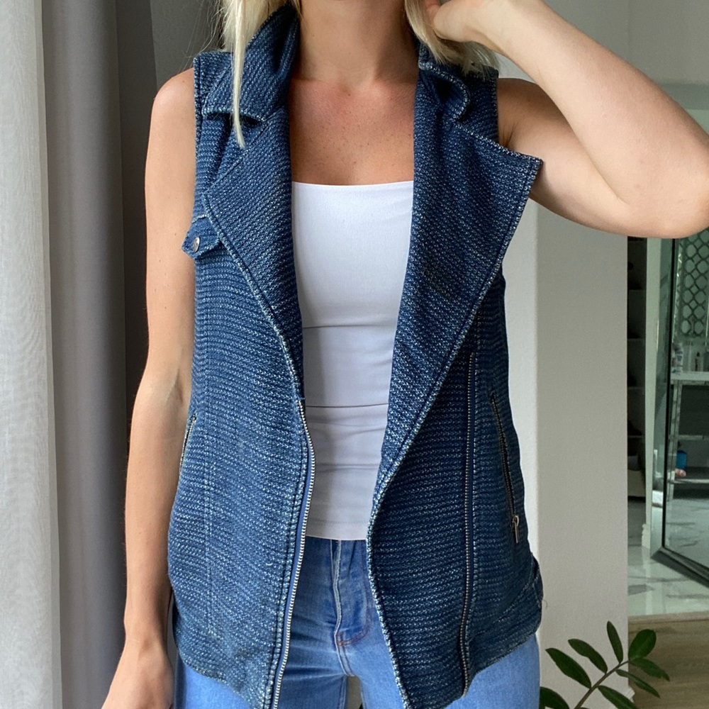 Guess Vest, perfect to compliment your denim outfit